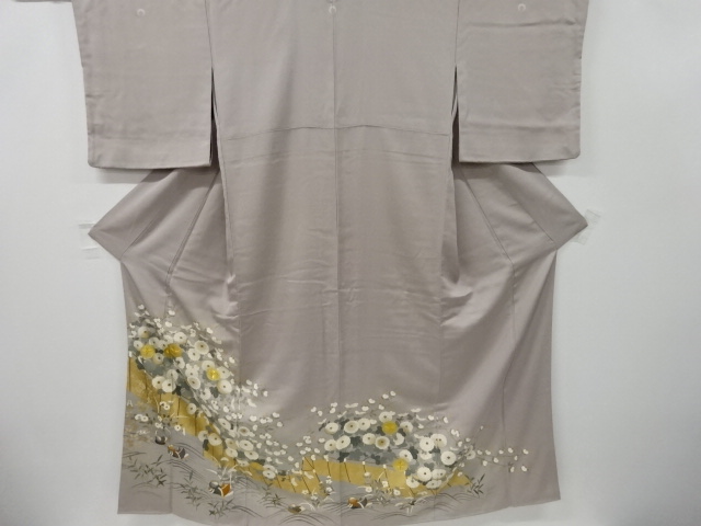リサイクル　金彩菊に鴛鴦模様刺繍三つ紋色留袖(比翼付き)